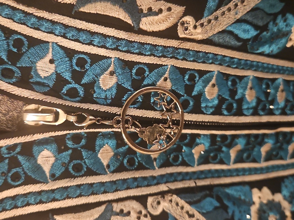 Embroidered Abaya - Picture 3 of 9